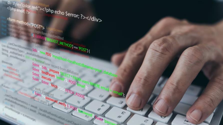 石景山区小程序定制开发公司视角下SQL与T-SQL的差异化应用解析